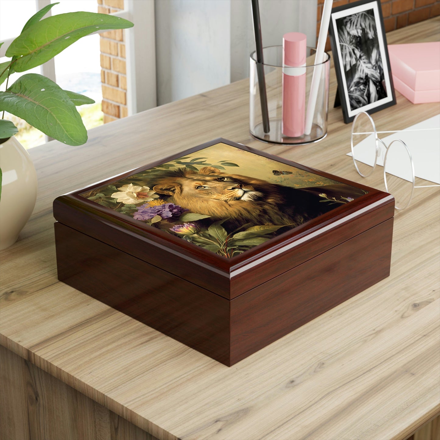 Vintage African Lion Wood Keepsake Jewelry Box with Ceramic Tile Cover