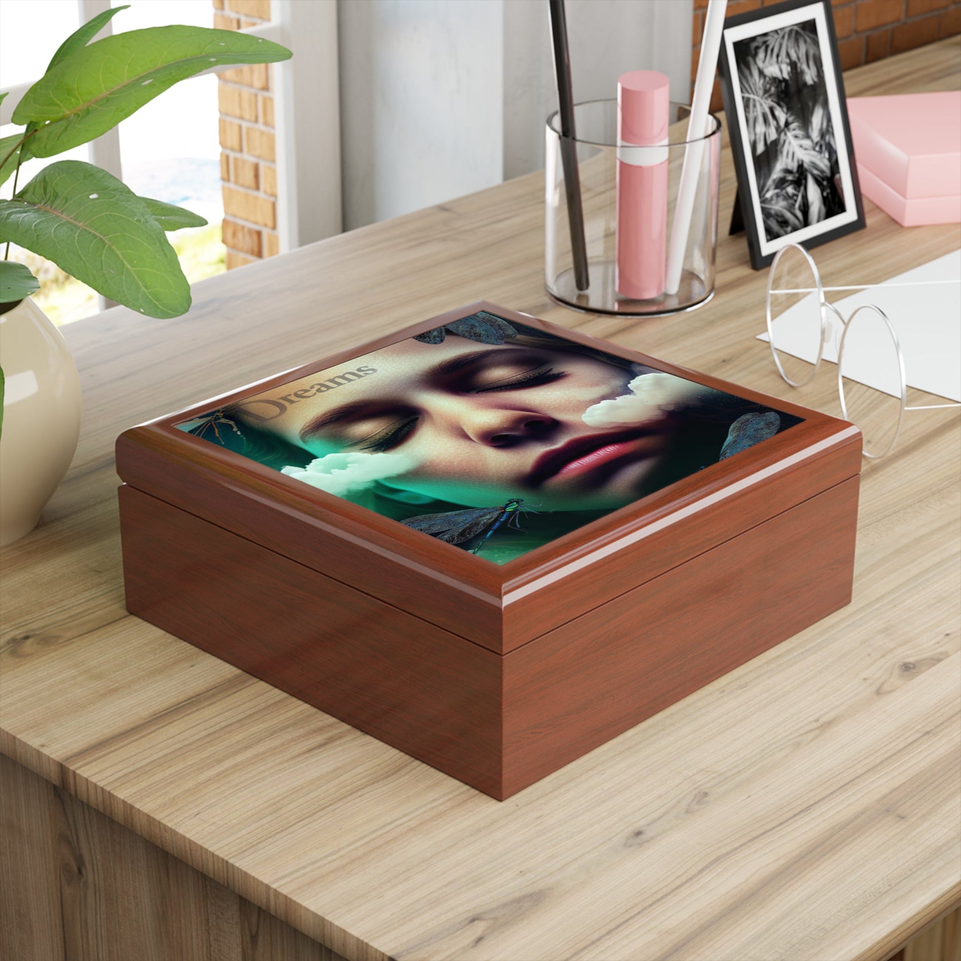 Dream Keepsake Box. Manifest your Dreams. Mementos. Souvenirs. Favorite Things.