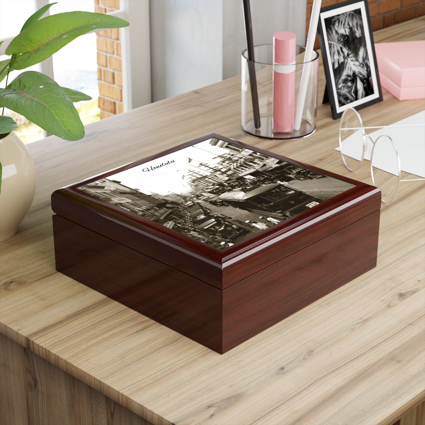 Honolulu Nostalgia Keepsake Jewelry Box with Ceramic Tile Cover