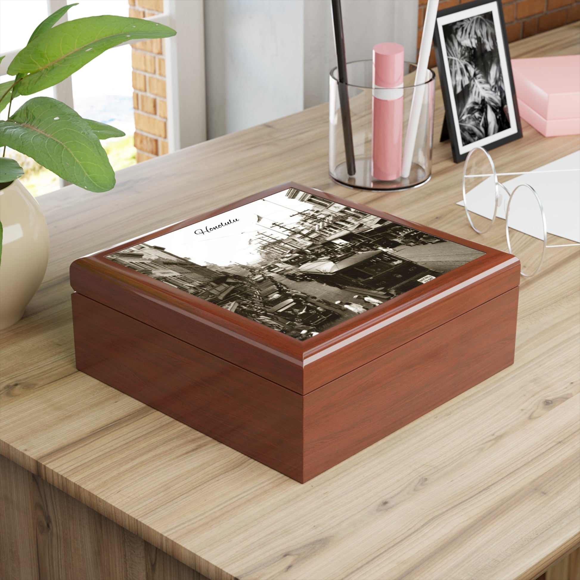 Honolulu Nostalgia Keepsake Jewelry Box with Ceramic Tile Cover