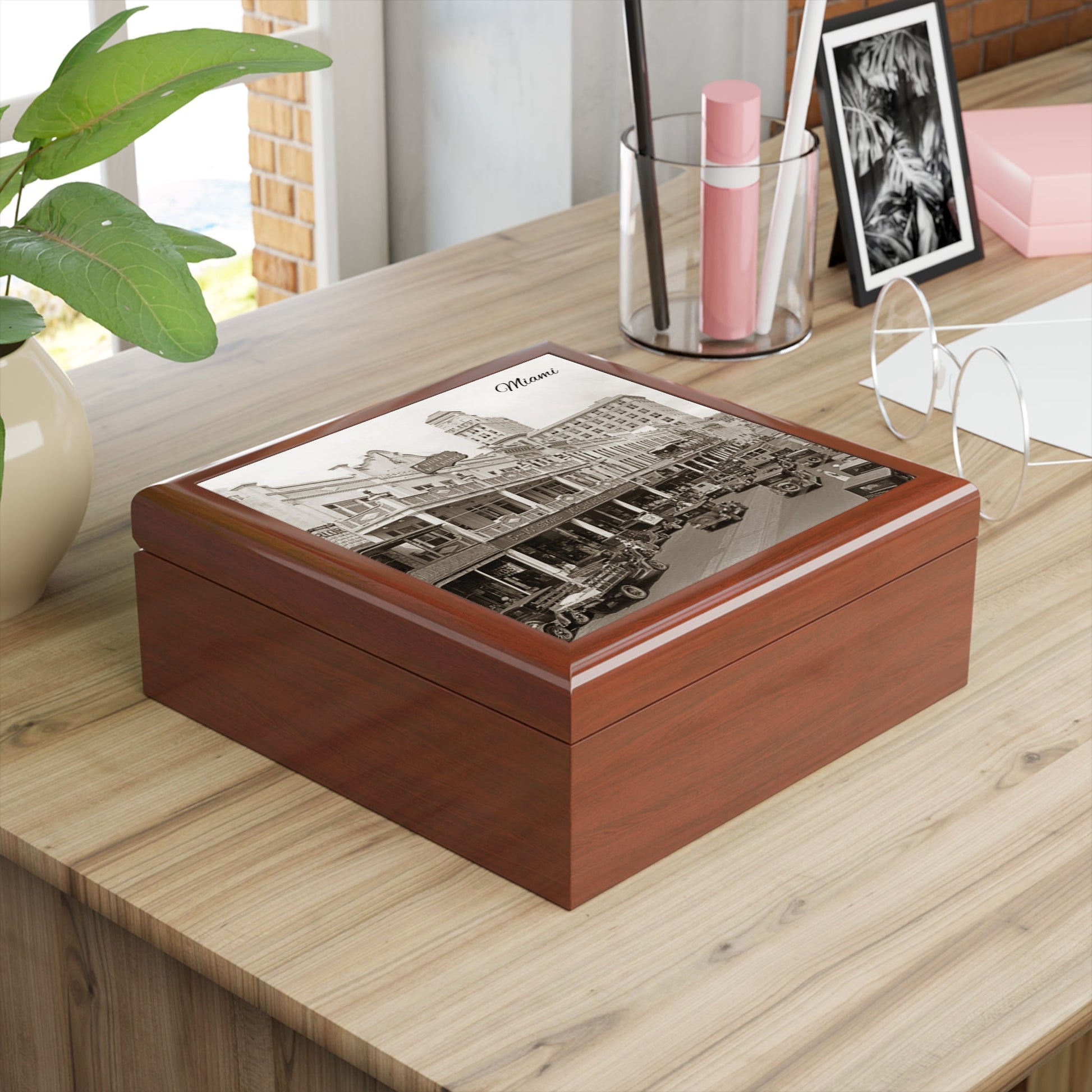 Miami Nostalgia Keepsake Jewelry Box with Ceramic Tile Cover