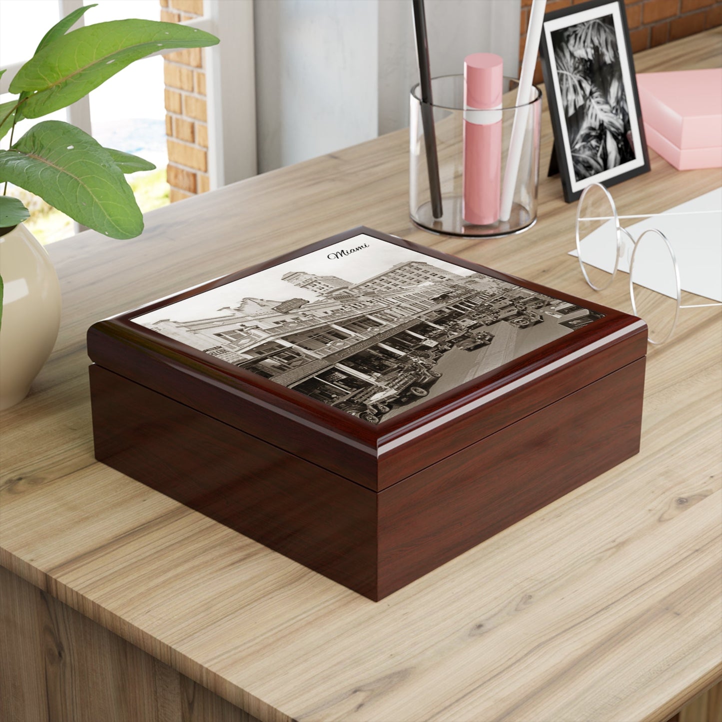 Miami Nostalgia Keepsake Jewelry Box with Ceramic Tile Cover