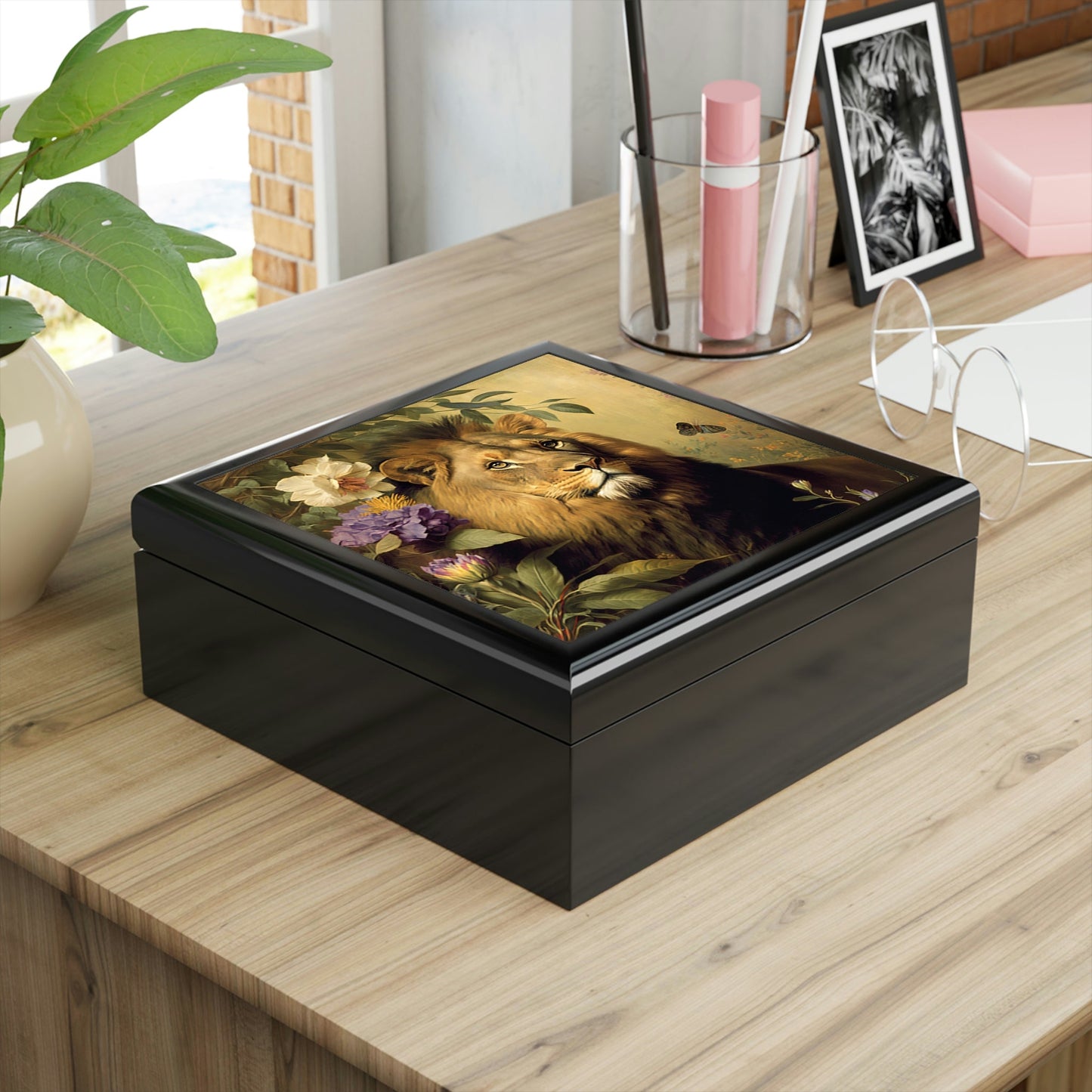 Vintage African Lion Wood Keepsake Jewelry Box with Ceramic Tile Cover